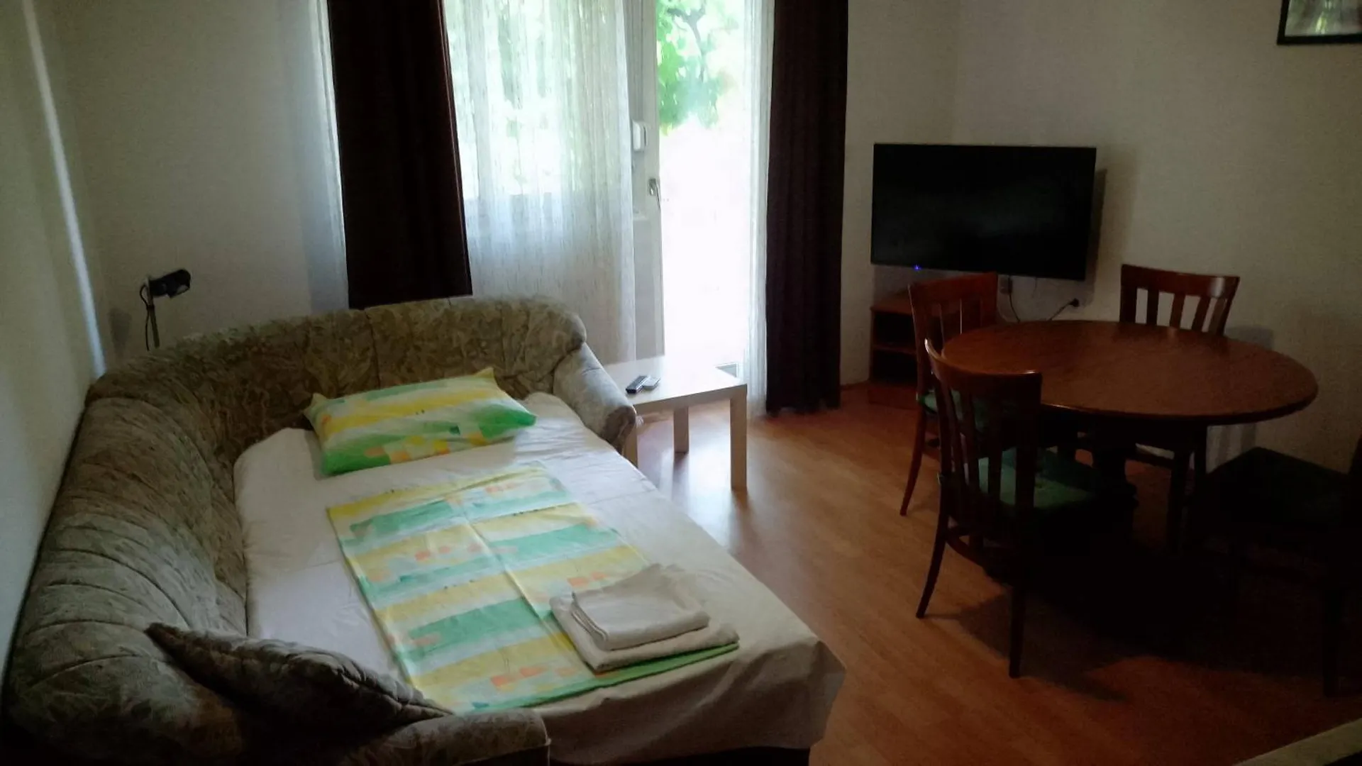 Apartment Apartmani Ledenko Kastela