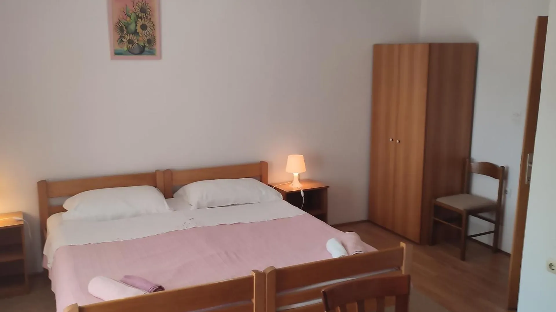 Apartmani Ledenko Kastela 0*,  Croatia