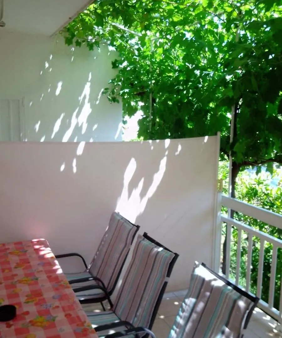 Apartment Apartmani Ledenko Kastela