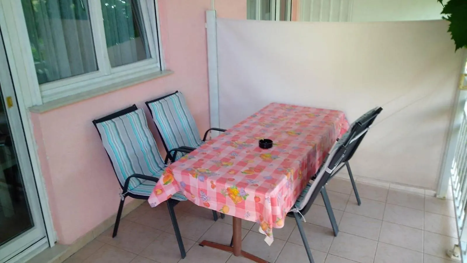 Apartment Apartmani Ledenko Kastela Croatia