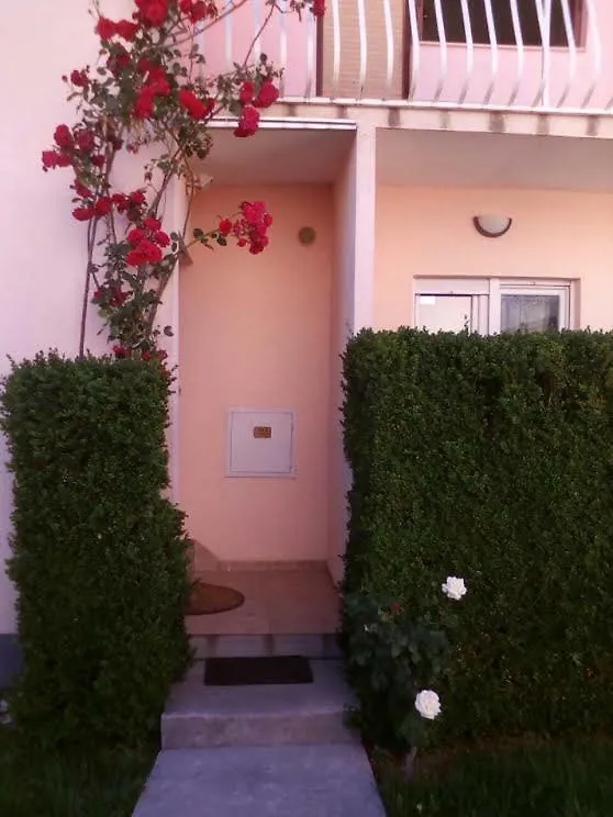 Apartment Apartmani Ledenko Kastela Croatia