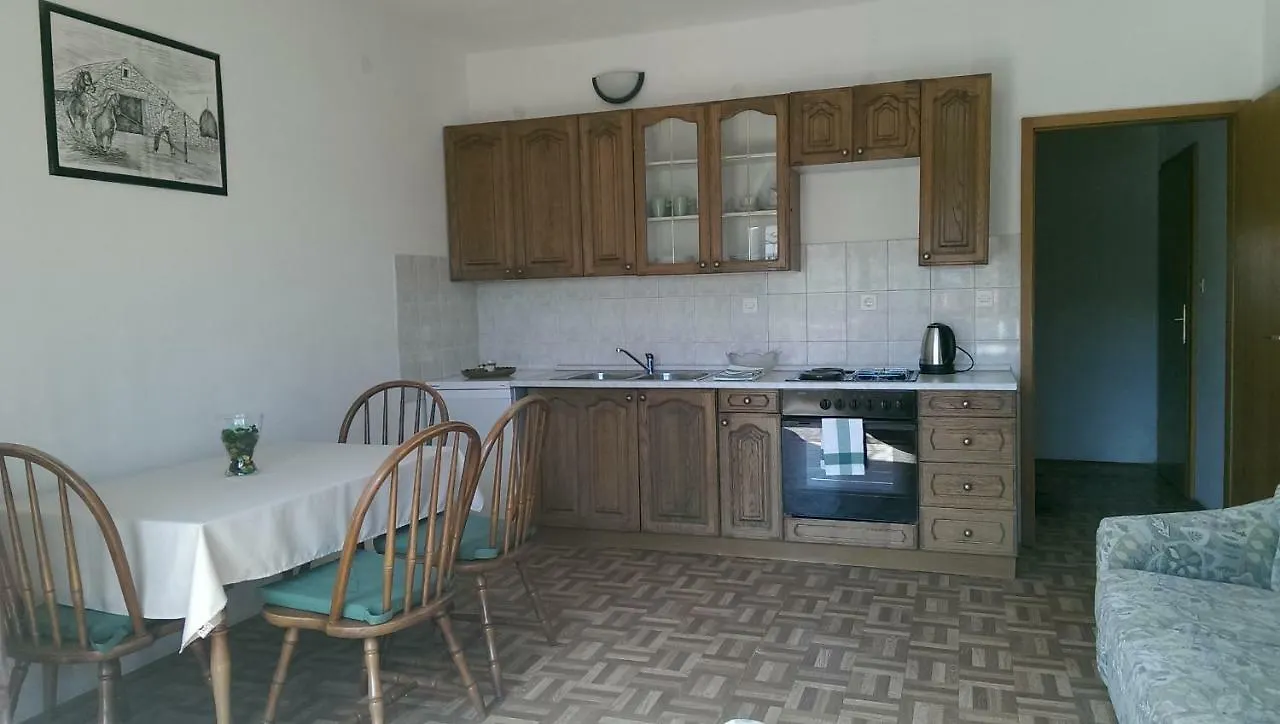 Apartmani Ledenko Kastela Apartment