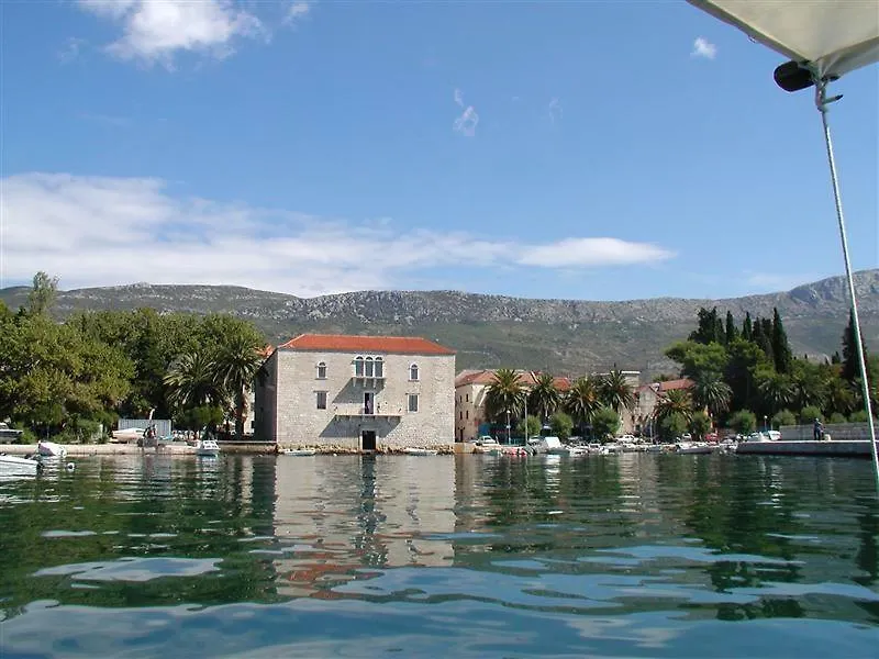 Apartmani Ledenko Kastela 0*,