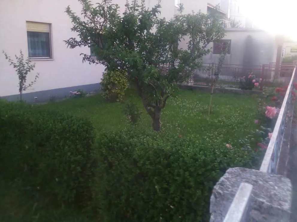 Apartment Apartmani Ledenko Kastela Croatia