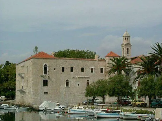 Apartment Apartmani Ledenko Kastela