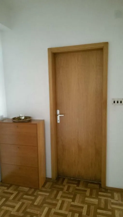 Apartment Apartmani Ledenko Kastela