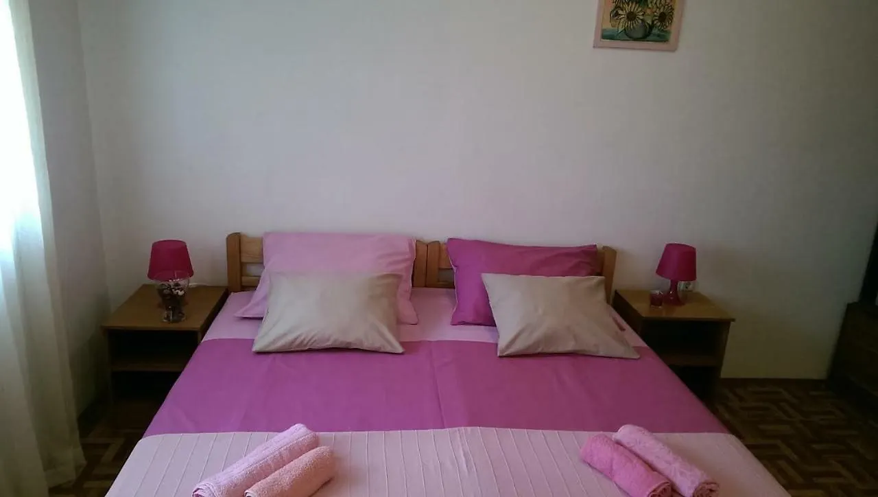 Apartmani Ledenko Kastela 0*,  Croatia